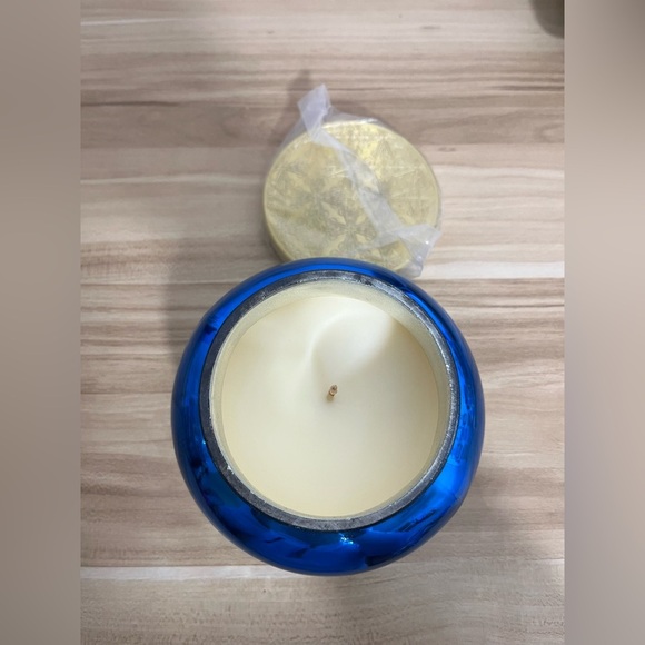 Anthropologie x Capri Blue Volcano Candle in Ombre Faceted Glass Jar | 19 oz. - Picture 6 of 7